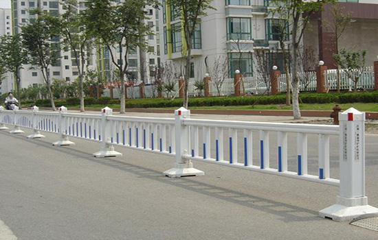 塑鋼道路<a href=http://binary-autotrader.com target=_blank class=infotextkey>護欄</a>