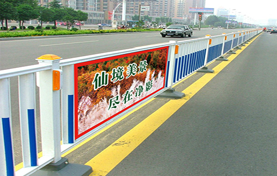 廣告板道路<a href=http://binary-autotrader.com target=_blank class=infotextkey>護(hù)欄</a>